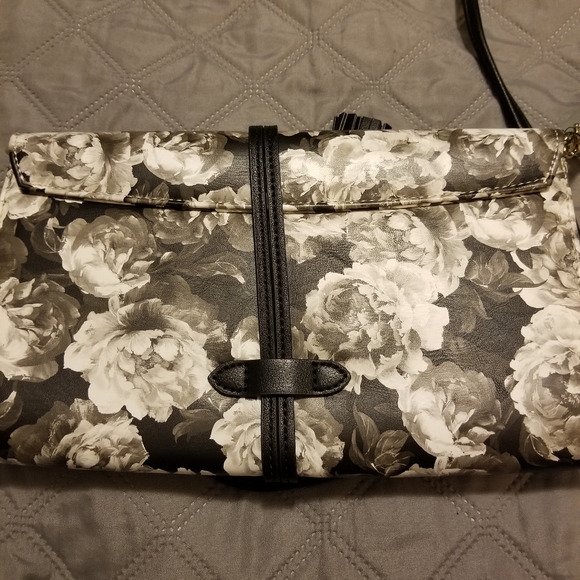 Ladies Crossbag New - Picture 2 of 8